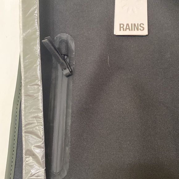 NWT RAINS BACKPACK - Picture 5 of 13